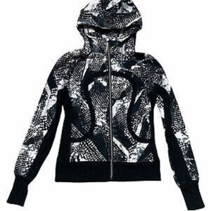 LULULEMON × SOULCYCLE
Scuba Hoodie III Static Mist White/Black Print - Size 10